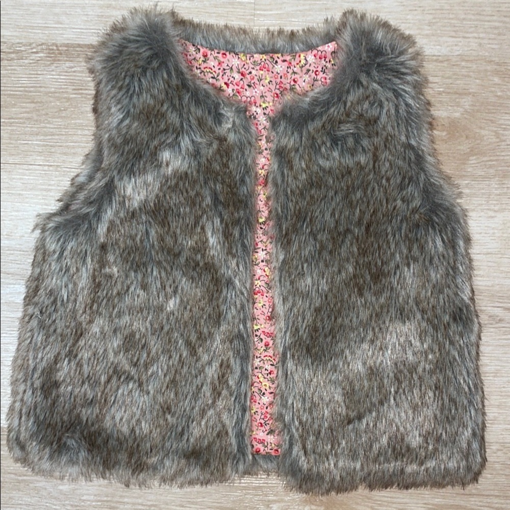 Tahari Little Girl’s sz 6 Faux Fur Floral Print Lined Vest